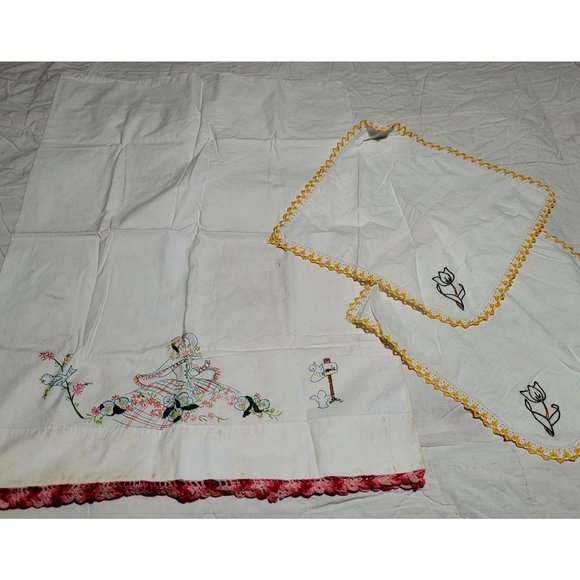 Vintage Embroidered Crochet Linen Lot Multiple Pieces Pillowcase Handkerchiefs - Picture 1 of 13